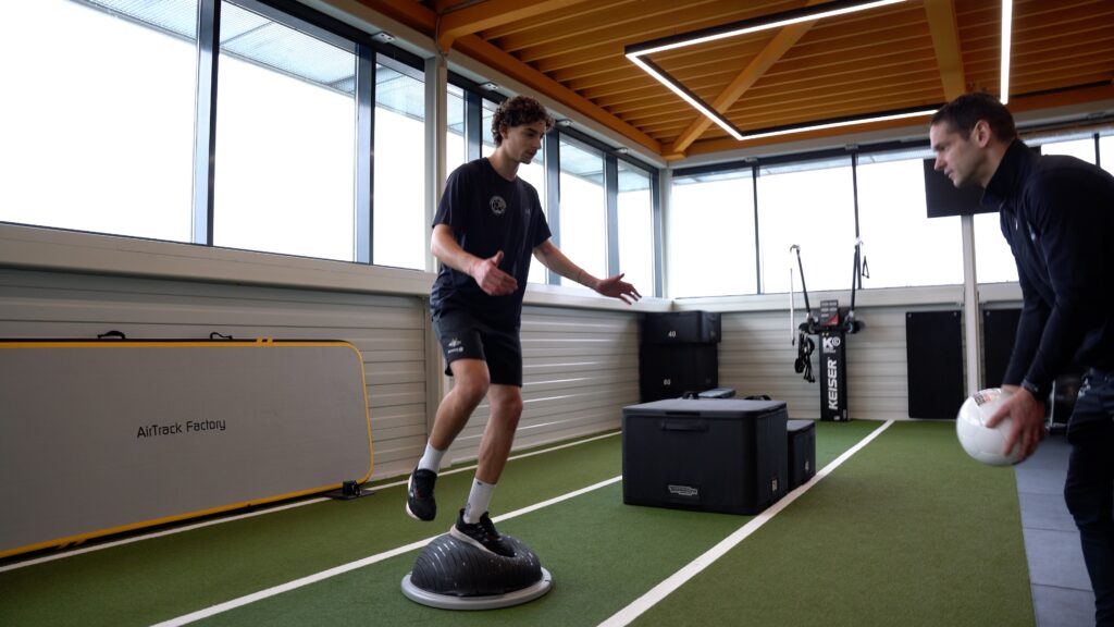 Dé theoretische basis voor elke voetbaltrainer of verzorger die te maken krijgt met geblesseerde spelers.