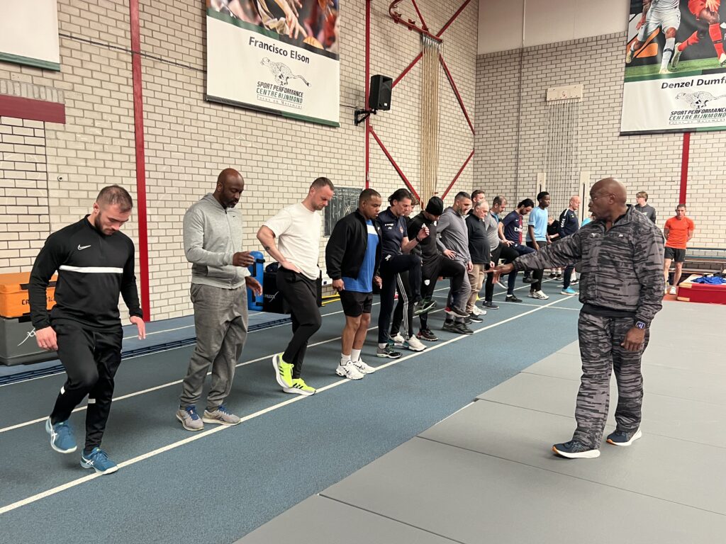 Workshop Wenden en Keren voor Voetballers onder leiding van Errol Esajas voor trainers op zoek naar verdieping en inspiratie. Deze workshop vindt plaats in Rotterdam op zondag 31 augustus 2025 van 14.00-16.30.