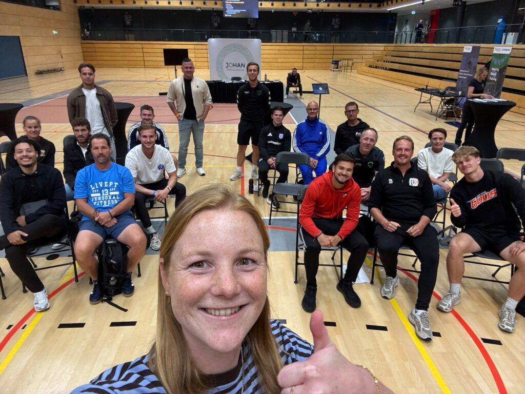 Langs deze weg willen we alle deelnemers, sprekers, partners en vrijwiligers bedanken die een bijdrage hebben geleverd aan de JES Soccer Performance Day 2026. Bovendien hebben we een heel mooi bedrag opgehaald voor Football is Life! In deze blog een impressie van de dag en een link naar diverse presentaties. 
Vanwege de vele enthousiaste reacties hebben we de JES Soccer Performance Day 2027 direct ingepland en de voorinschrijving geopend.